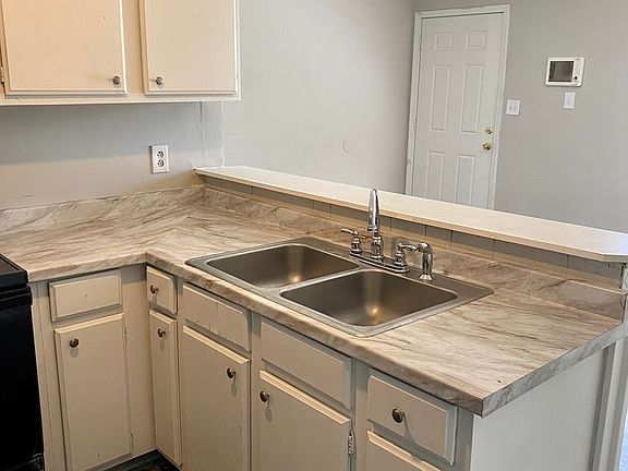5th image of 94 Cedarcrest Dr Unit 5