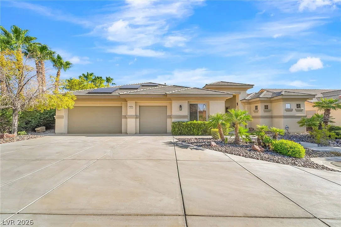 4 bed, 4.5 bath, 4274 sqft, $6,450 — Photo 2