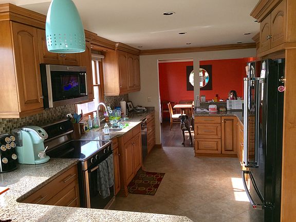 5th image of 33 Brookwood Dr
