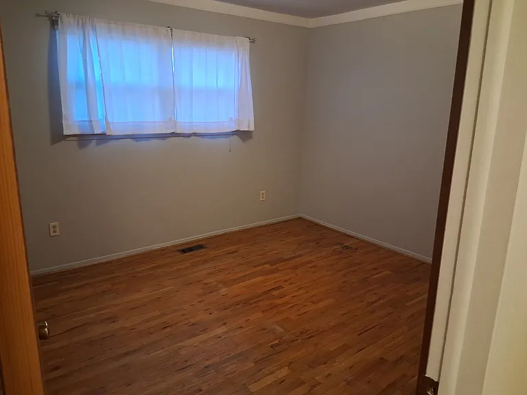 14252 Kingswood St — Photo 11