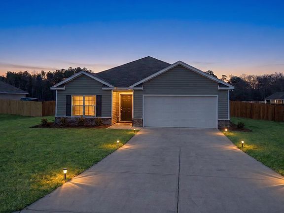 3rd image of 24 Maple Dr