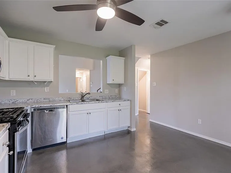 1701 Golden Sunrise Ln — Photo 8