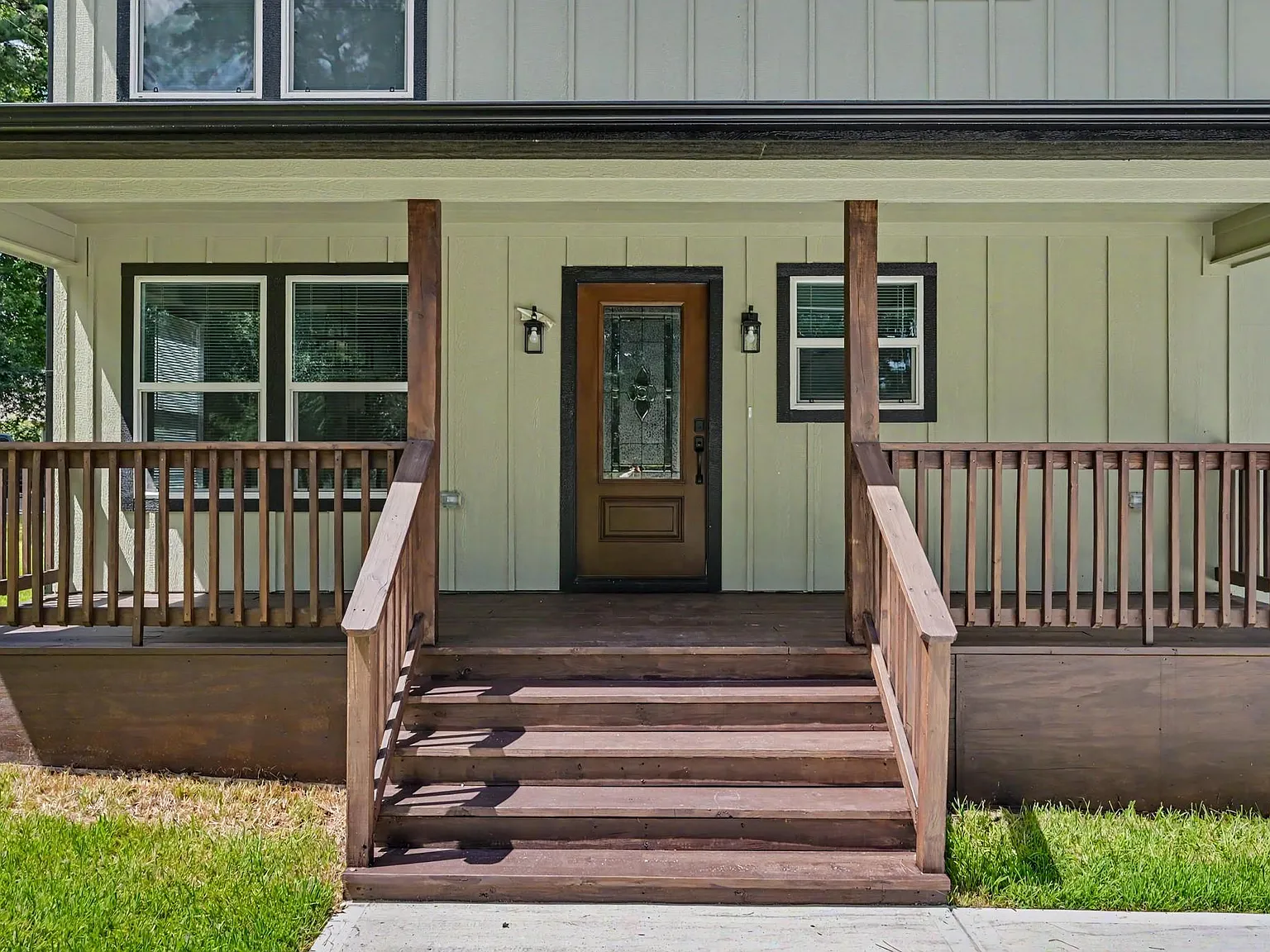 5 bed, 2.5 bath, 2100 sqft, $3,000 — Photo 4