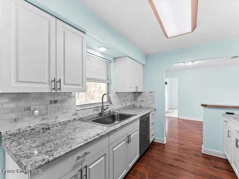 1527 Spruce Rd — Photo 20