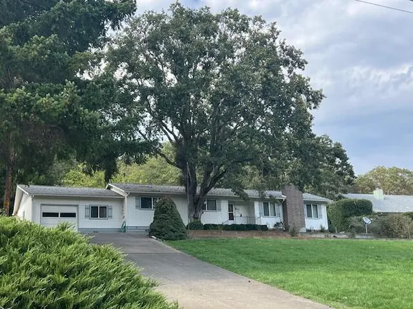 50 Tenney Dr, Rogue River, OR 97537