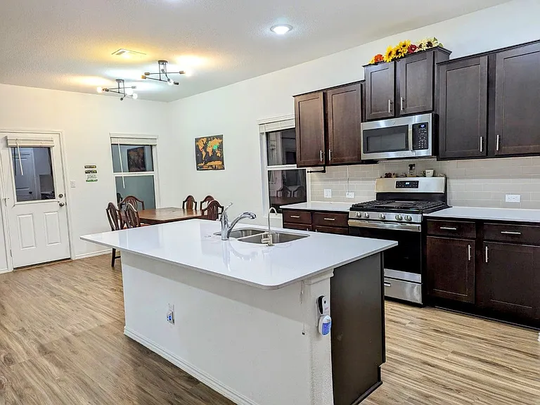 1005 Bluewood Bnd — Photo 6
