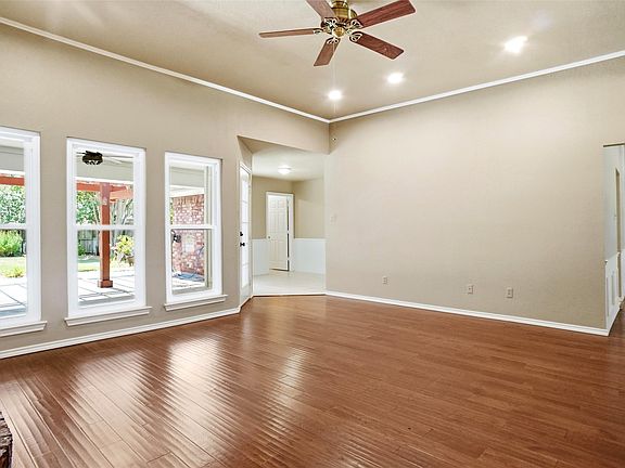 4th image of 1321 Oak Harbor Blvd