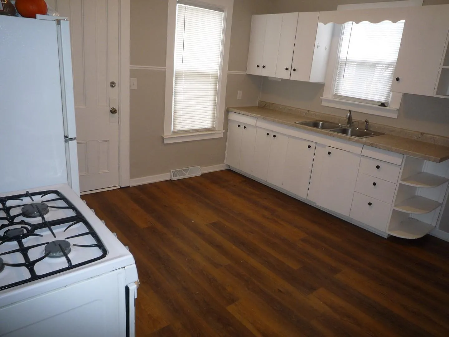 4 bed, 1.5 bath, 1800 sqft, $2,150 — Photo 4