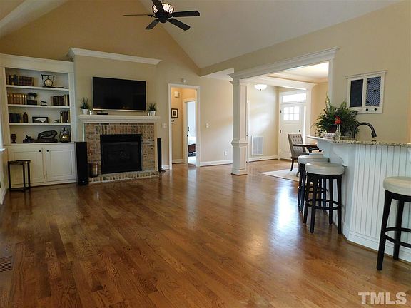 4th image of 34 Dunley Cir