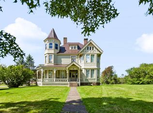 27 Victoria St W, Amherst, NS B4H1B9