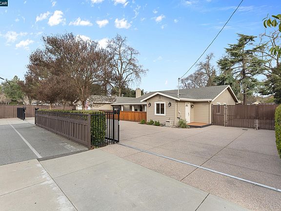2nd image of 484 Diablo Rd