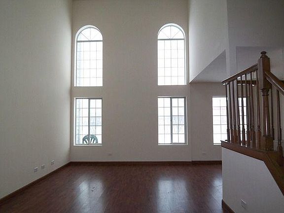 Living Room - Vaulted ceiling