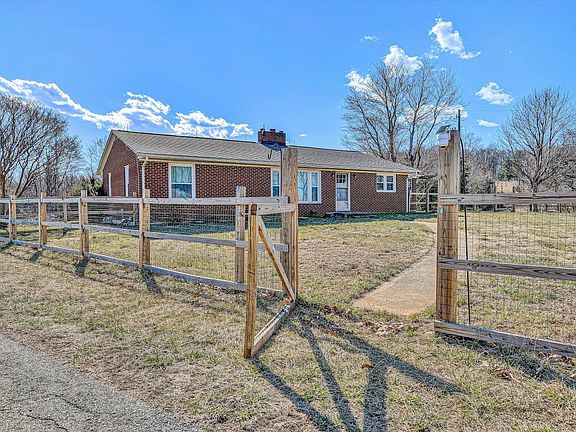 4th image of 4015 White House Rd