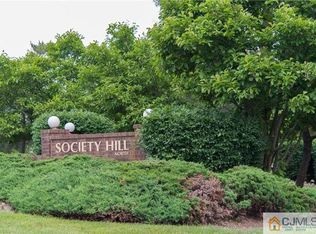 4 Lafayette Ct, North Brunswick, NJ 08902