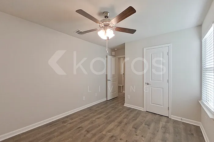208 Yardley Ct — Photo 10