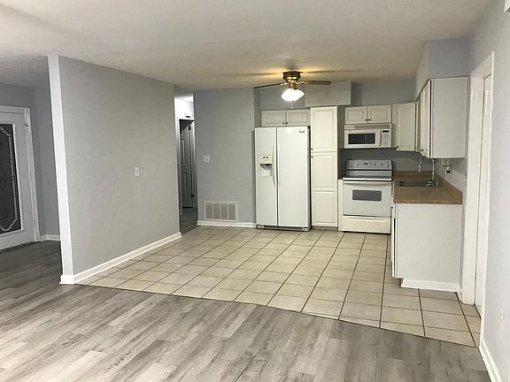 3rd image of 1119 Bayview Ln