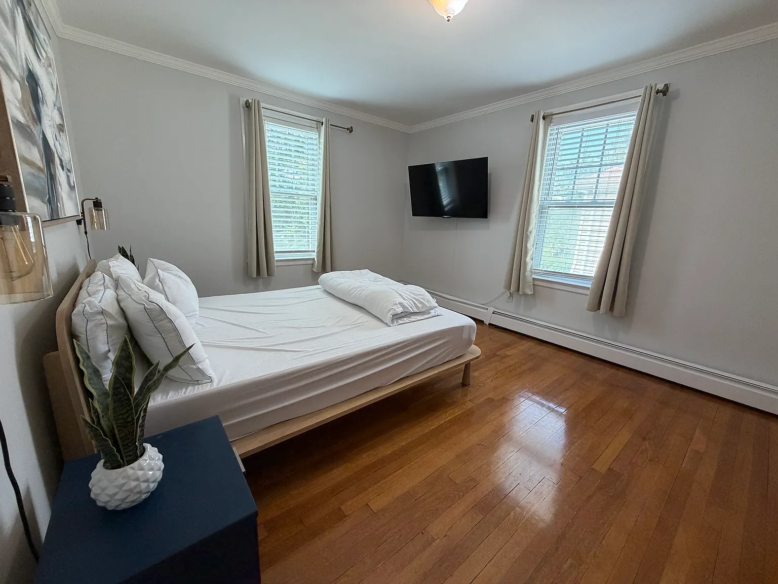 6 bed, 9999 sqft, $5,500 — Photo 2