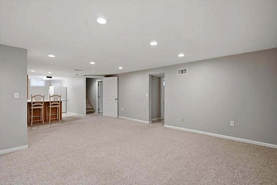 2 bed, 1.0 bath, 1256 sqft, $1,250 — Photo 2
