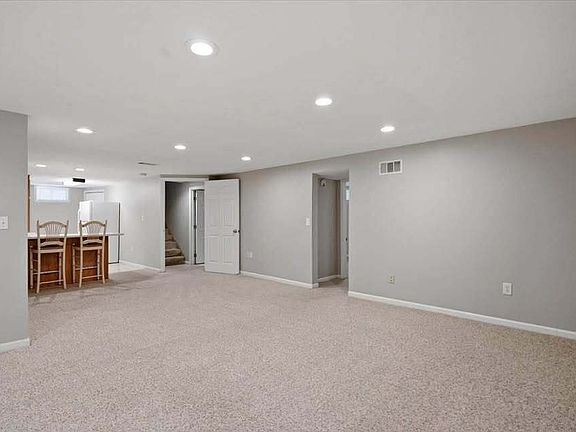 2nd image of 3355 Eccles Ave #2
