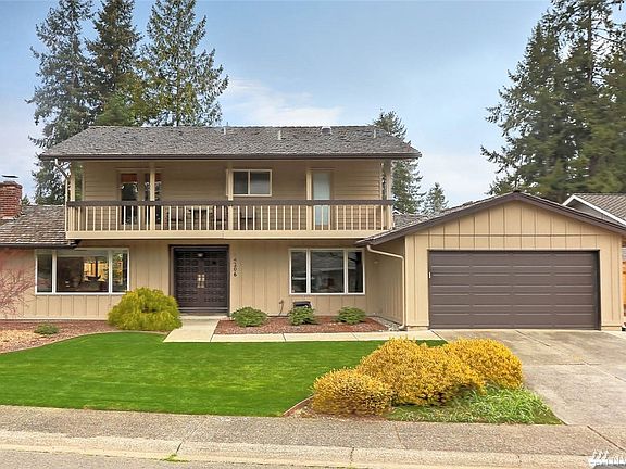 Fairwood amenities include security patrols, parks, a tranquil setting and award-winning schools. Easy access to freeways, SeaTac airport, hospital, major retail, dining & business hubs.