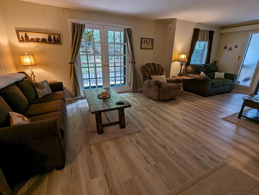 305 Shields View Dr — Photo 2