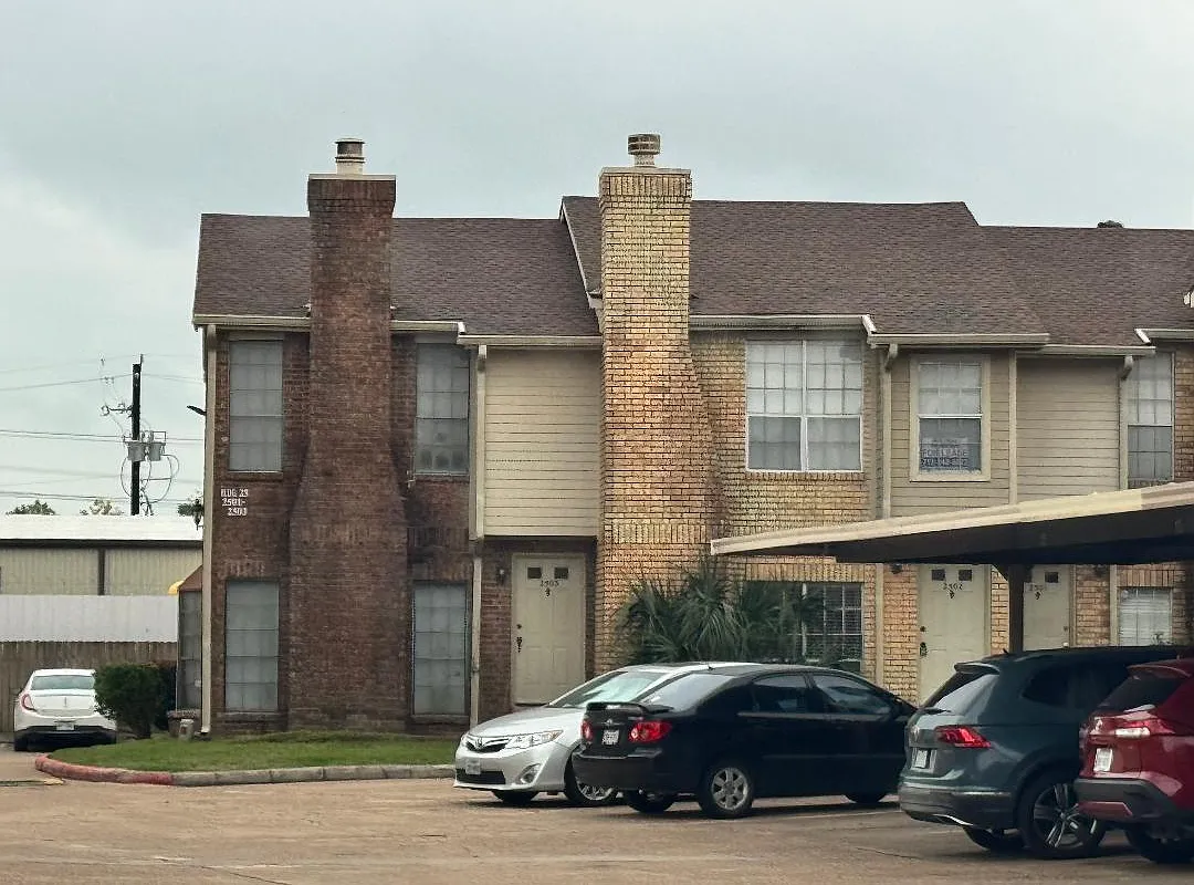 2 bed, 2.5 bath, 1220 sqft, $1,650 — Photo 1