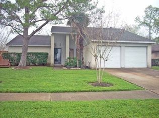 431 Broadmoor St, Friendswood, TX 77546