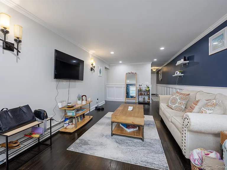 40 W 4th St #7 — Photo 12