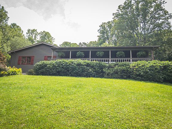 4th image of 806 Mountain Lake Dr