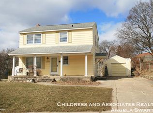 1033 Lockridge Dr NE, Grand Rapids, MI 49505
