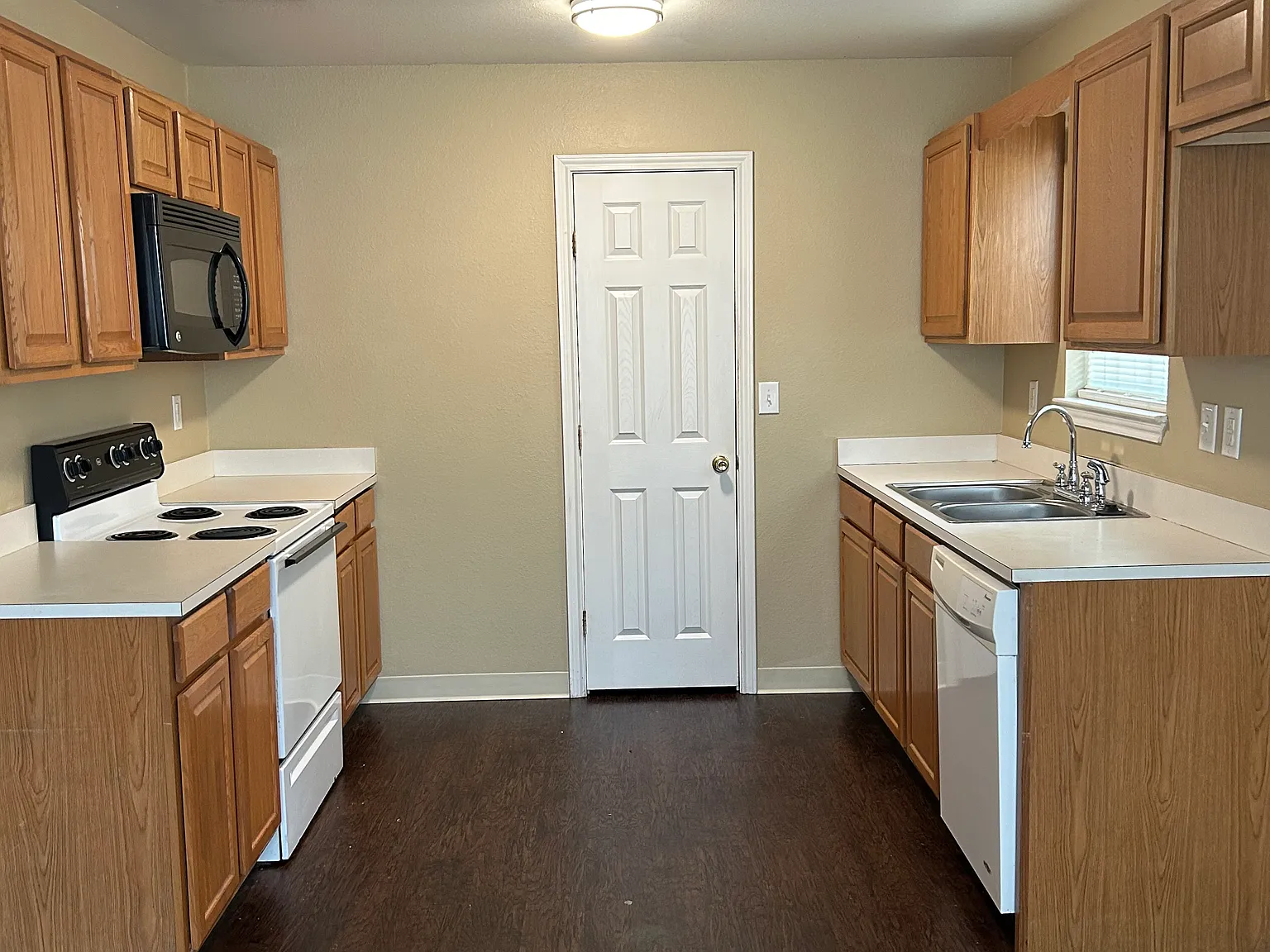 3 bed, 1200 sqft, $1,525 — Photo 4