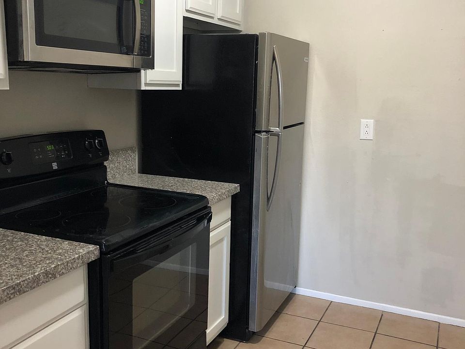 1st image of 813 Parkview Dr APT C