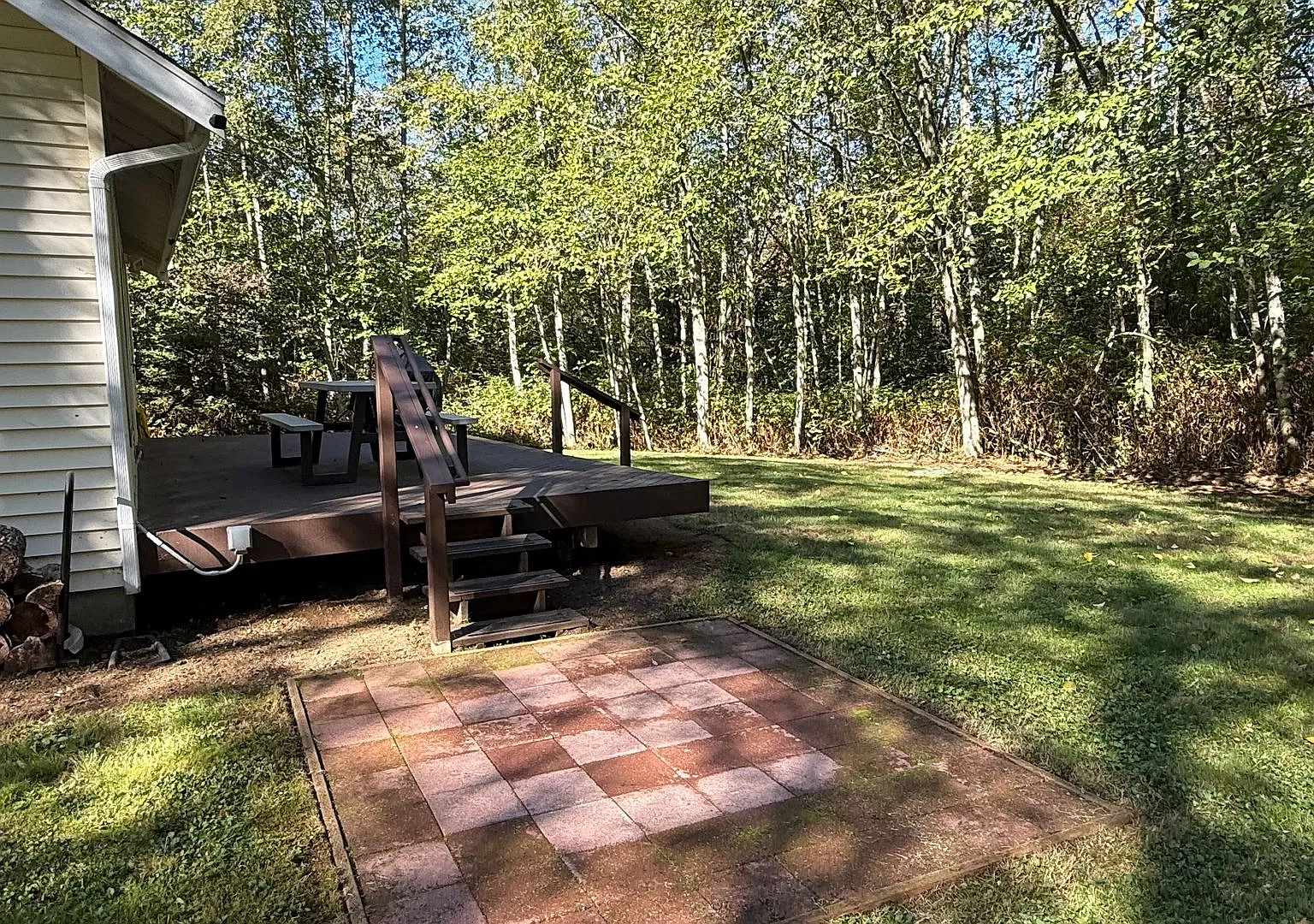 Private 5-Bedroom Home on Spacious, Landscaped Property — Photo 4