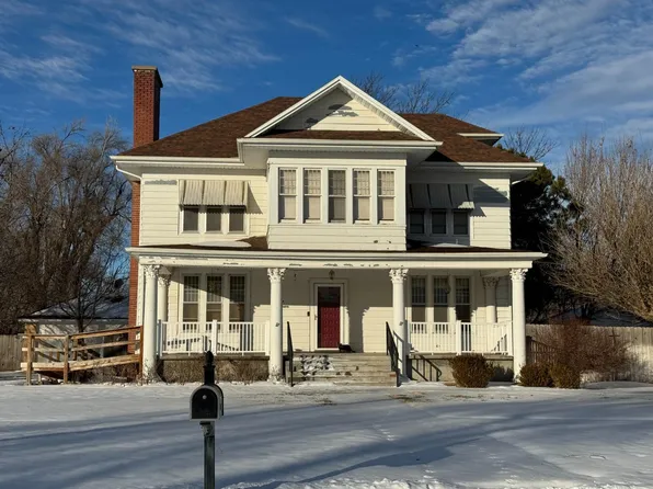 715 S Van Buren St, Hugoton, KS 67951