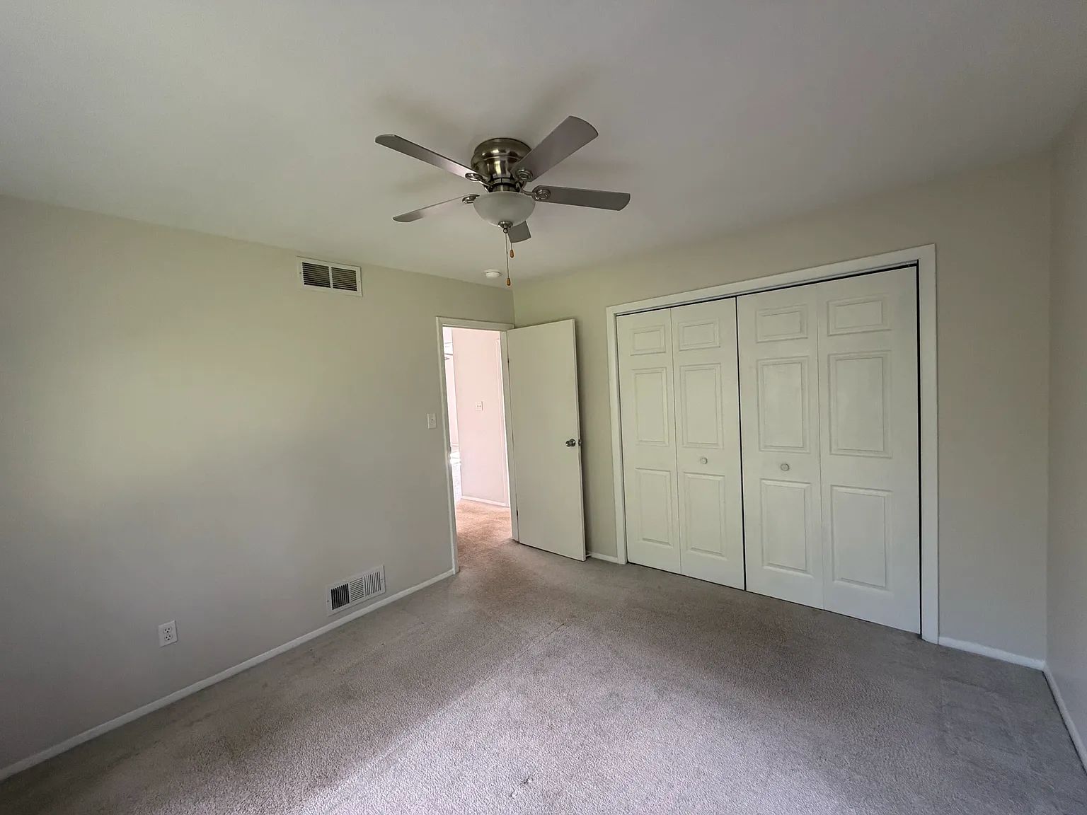 2 bed, 918 sqft, $1,600 — Photo 4