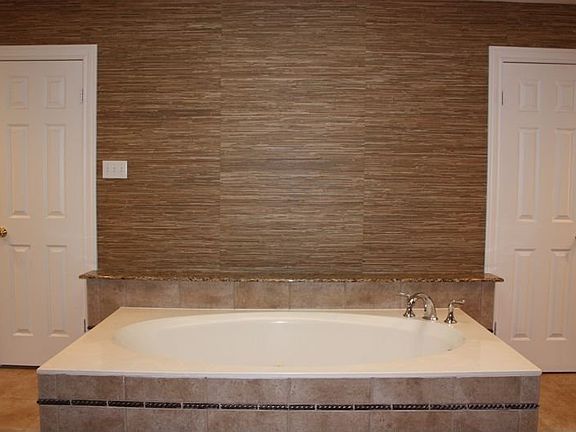 3rd image of 6902 Gleneagles Dr