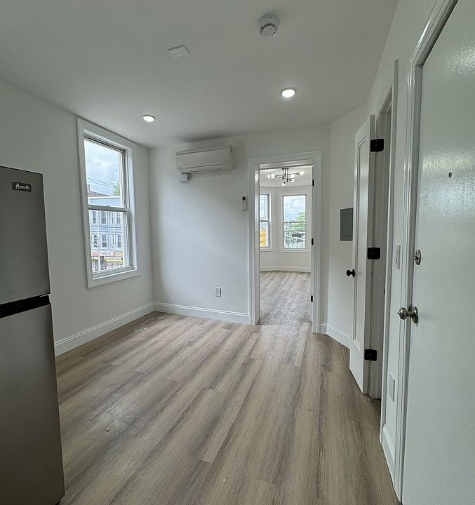 2nd image of 770 W Side Ave #6