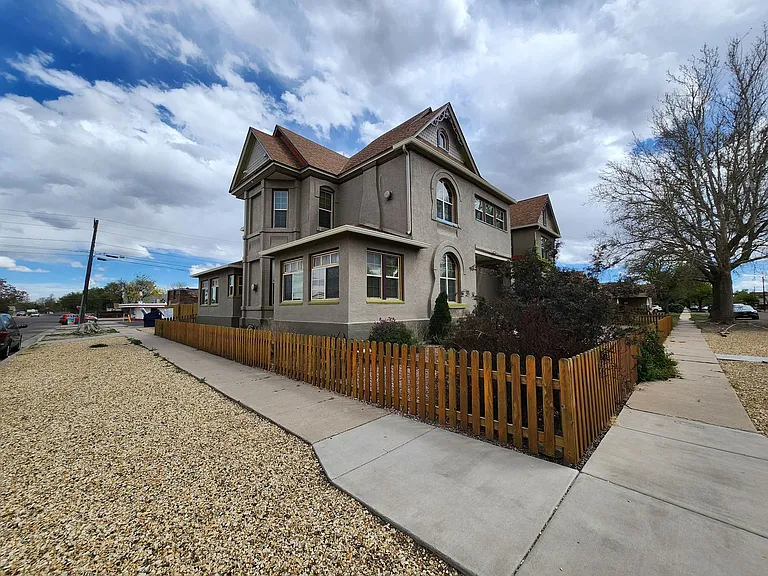 1000 Carteret Ave #4 — Photo 4