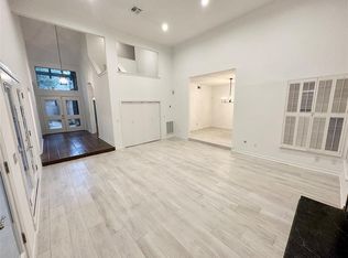 208 Sugarberry Cir, Houston, TX 77024