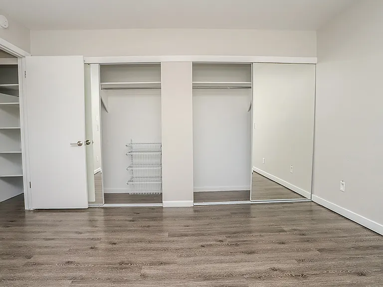21 Logan — Photo 11