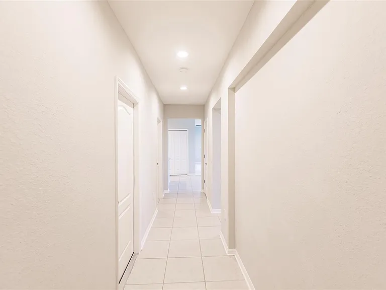 1146 Oceanic Rd — Photo 4
