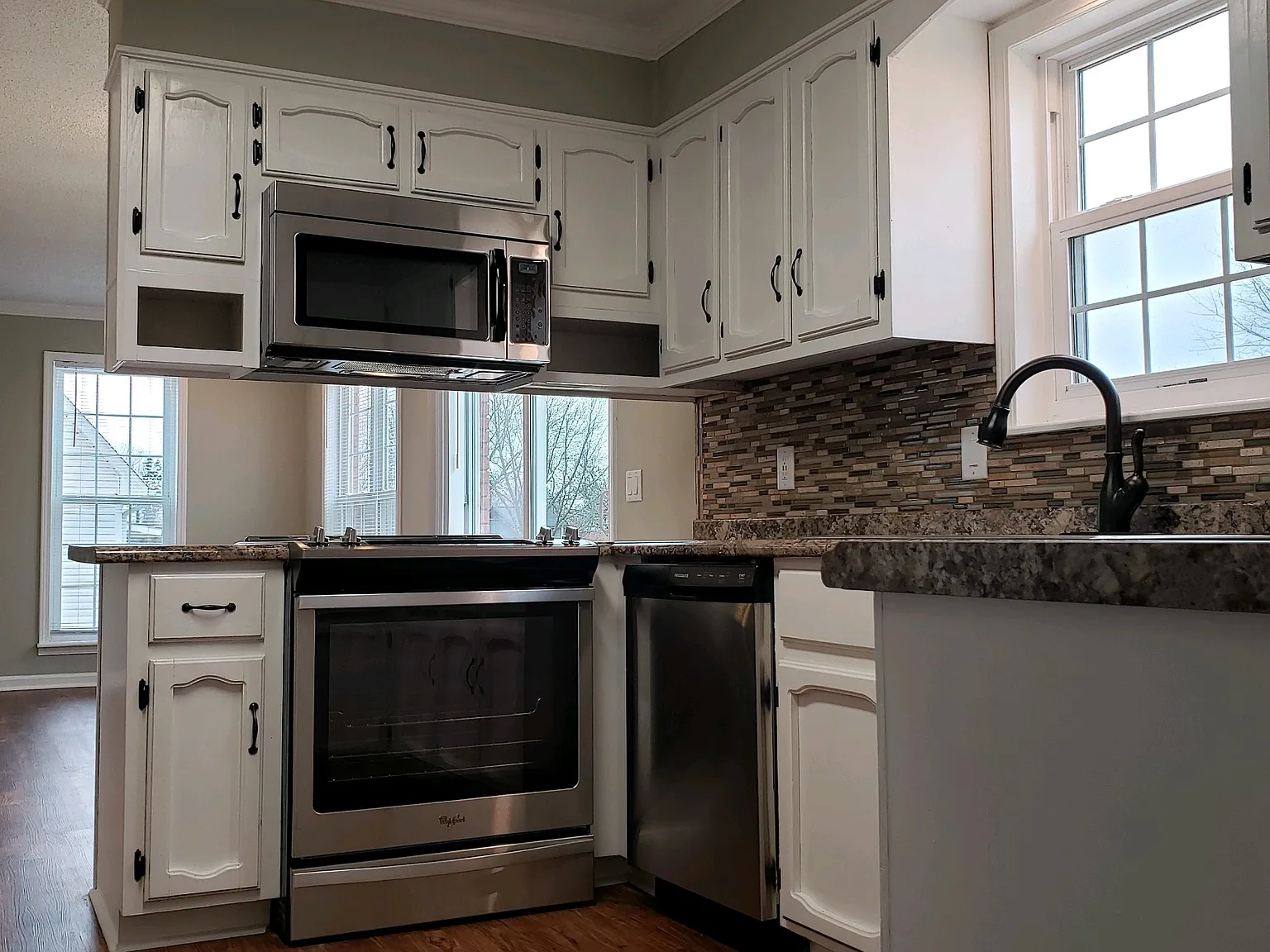 3 bed, 2.5 bath, 1706 sqft, $1,900 — Photo 4