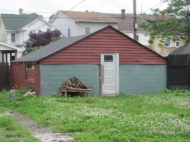 2nd image of 2113 6th Ave