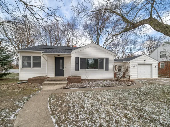 912 W Silver Lake Rd, Fenton, MI 48430