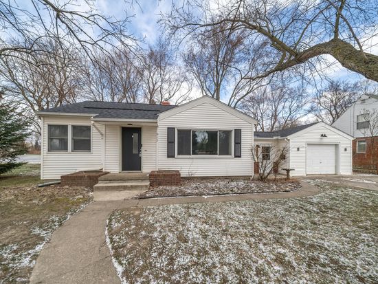 912 W Silver Lake Rd, Fenton, MI 48430