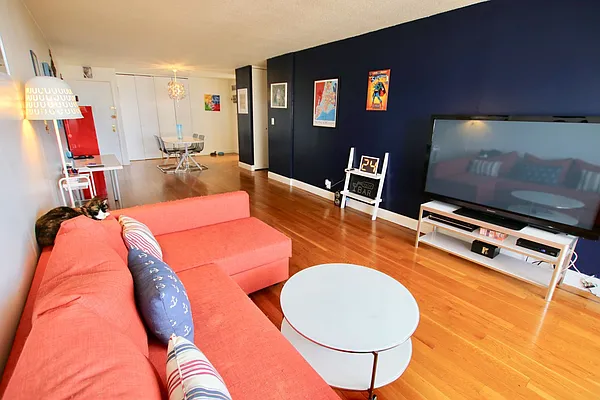 Sold by Remax City Square | media 3