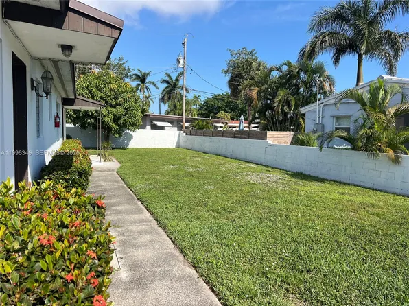 809 NE 2nd St #1-2, Hallandale Beach, FL 33009