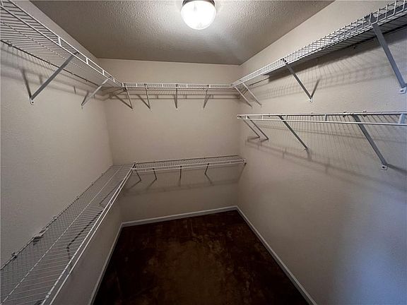5th image of 23 Hillside Ct