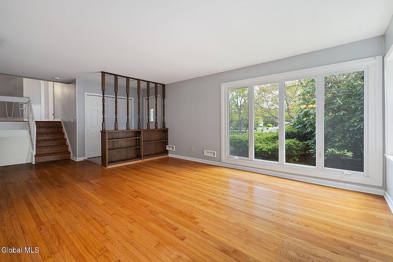 5th image of 23 Fernwood Drive