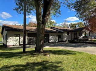 6102 Corey Hunt Rd, Bristolville, OH 44402